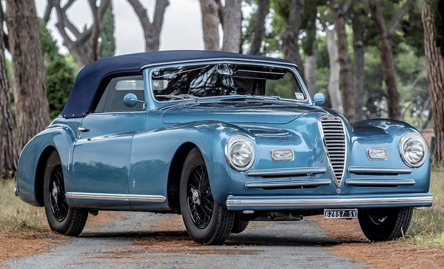 Первые ЭБУ двигателем были созданы в середине 50-ч годов XX века итальянской компанией Alfa Romeo для модели автомобиля 6C 2500 